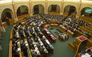 Hétfőn kezdődik a parlament őszi ülésszaka 