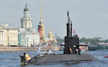Orosz tengeralattjárótól paráznak a britek