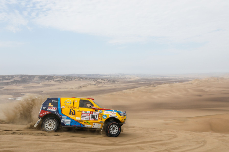 Dakar 2018 - Szalayék nem folytathatják, Peterhansel növelte előnyét