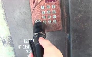 Így nyiss ki bármilyen számzáras ajtót nagyon egyszerűen, az orosz módszerrel - videó