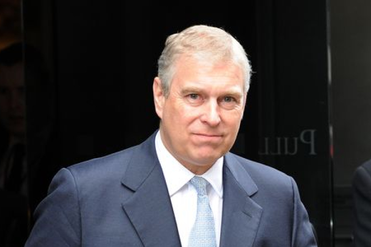 Epstein egyik vádlója azt állítja, hogy András herceggel is le kellett feküdnie