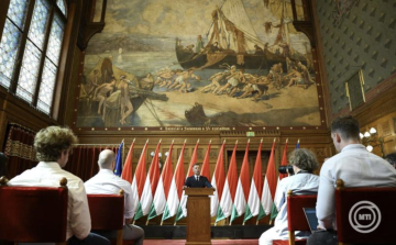 Magyar Péter: arra számítunk, hogy a legfőbb ügyész rövidesen le fog mondani