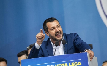 Az olasz belügyminiszter zsarolással vádolja a berlini kormányt