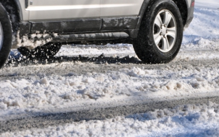 Havazás - Hófúvások nehezíthetik a közlekedést a Dunántúlon és Borsodban