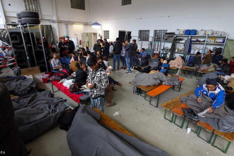 Pénzt, ékszert kell leadniuk a menekülteknek Németországban is