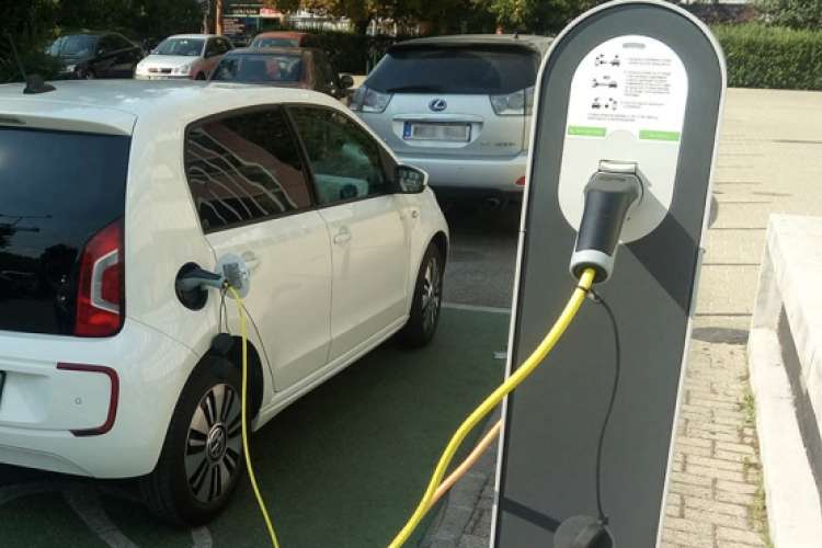 Folyamatosan nő az elektromos autók akkumulátorának élettartama