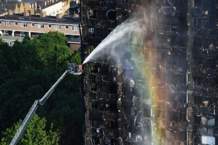 Lakásokat vásárolt a brit kormány a londoni tűzvész károsultjainak