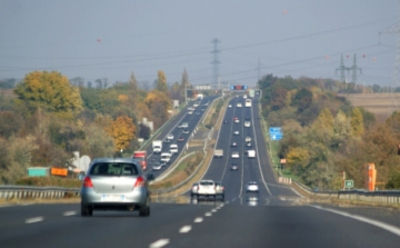 Vasárnaptól korlátozások lesznek az M1-es autópálya