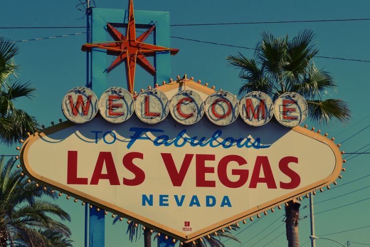 Las Vegasban az egy évvel ezelőtti tömegmészárlásra emlékeztek