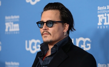 Johnny Depp peren kívül megegyezett volt menedzsereivel