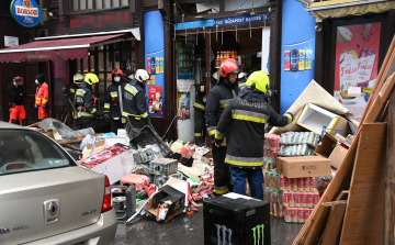 Négy emberre szakadt a bolt galéria, egyikük meghalt
