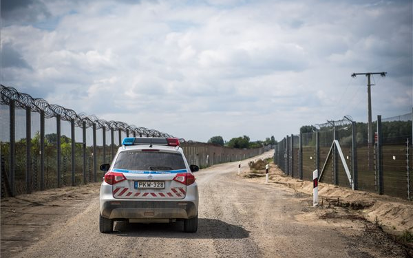 Több mint ezer határsértő ellen intézkedtek a rendőrök a hétvégén