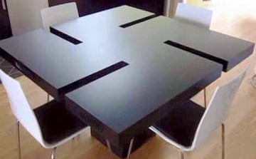 Horogkeresztes asztal az Ikeától, nem gyanús?