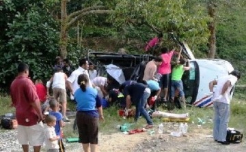 Magyar turisták is megsérültek egy thaiföldi közúti balesetben