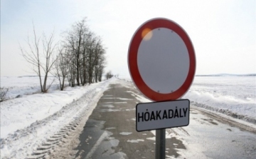 Havazás - Hófúvás miatt lezártak két mellékutat Borsod megyében
