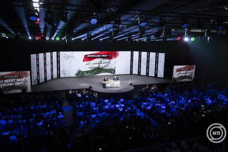 Orbán Viktor szerint az európai vezetők háborúba akarnak menni