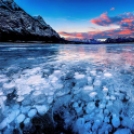 Lélegzetelállító fotók a befagyott vizek végtelennek tűnő jégtakarójáról - Galéria