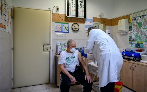 A fővárosban kezdődik a Szputnyik V vakcinával az oltás