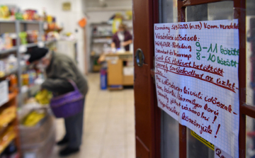 A zsúfoltság elkerülése miatt függesztették fel az idősek vásárlási idősávját