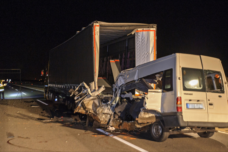 Öten meghaltak balesetben Abonynál