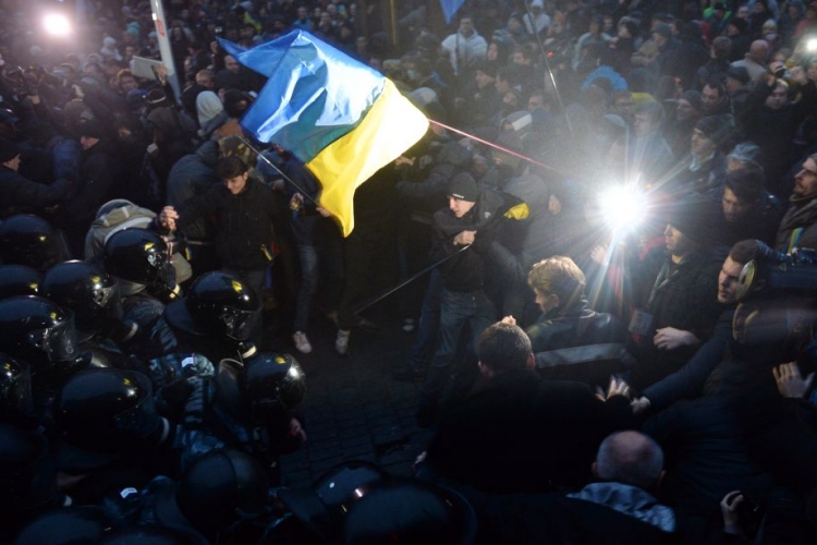 Százezres tüntetés Kijevben az EU-integrációért