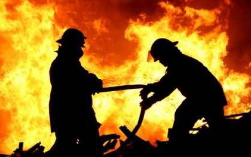 Kigyulladt egy családi ház Hunyán, a tűzben egy ember meghalt