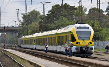 Új Flirt-motorvonatok érkeztek Magyarországra