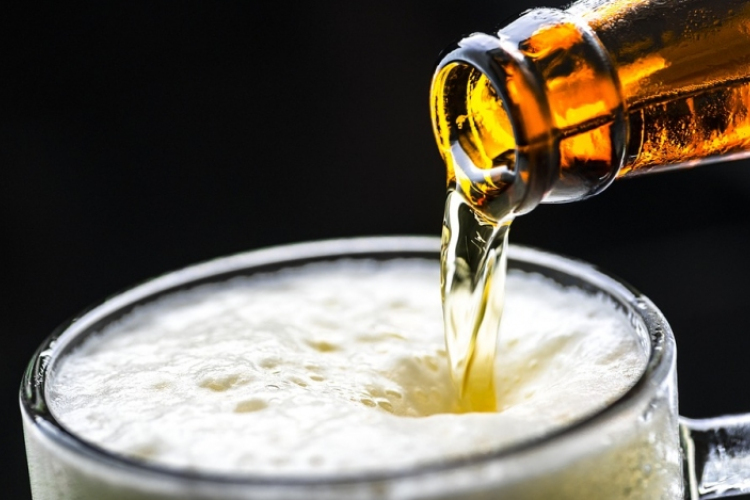 Minden tizenkettedik felnőtt naponta fogyaszt alkoholt az EU-ban