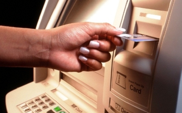 A folyószámlahiteles ügyfelek továbbra is fizethetnek majd az ATM-ért