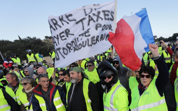 Francia zavargások - már nem az üzemanyagadó emeléséről szólnak a tüntetések 
