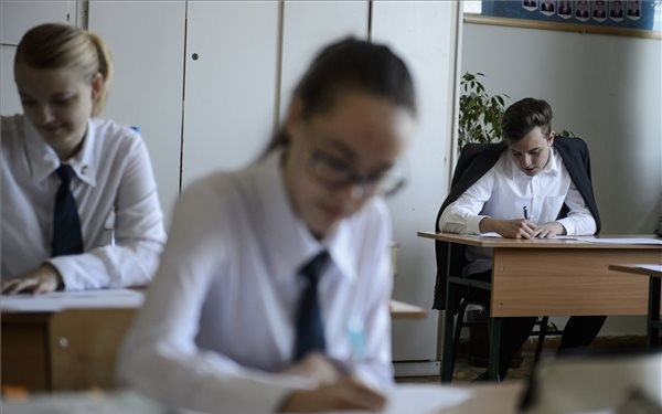 A magyar írásbelikkel folytatódnak az érettségi vizsgák