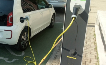Öt perc alatt feltölthető akkumulátort fejleszt elektromos autókhoz egy izraeli vállalkozás