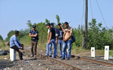 Illegális bevándorlás - Sokan próbálnak keresni a migránsokon