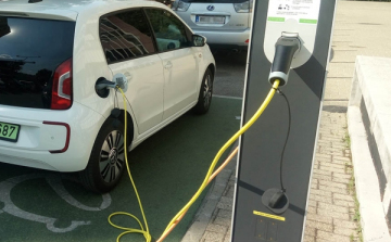 Tovább nőhet az elektromos autók ára egy elemzés szerint