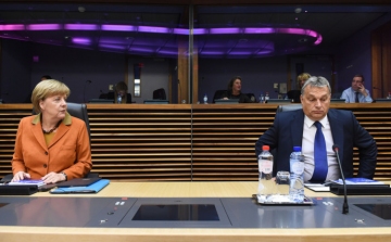 Merkel az utolsó pillanatban kosarazta ki Orbánt