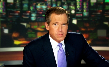 Az NBC-nél marad, de nem lehet a híradó arca a háborús élményeiről lódító műsorvezető