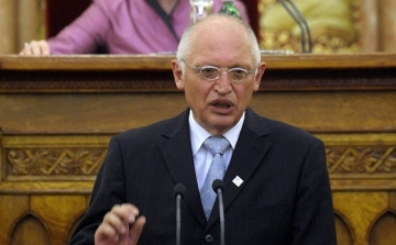 Verheugen: - A magyarok megcsinálják helyettünk a piszkos munkát