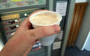 Olcsó mérget iszunk naponta? Tudtad, hogy mit tartalmaz az automatában található instant kávé?