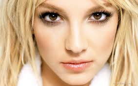 Britney Spears teljesen átváltozott - Rövidre vágatta a haját - Fotók!