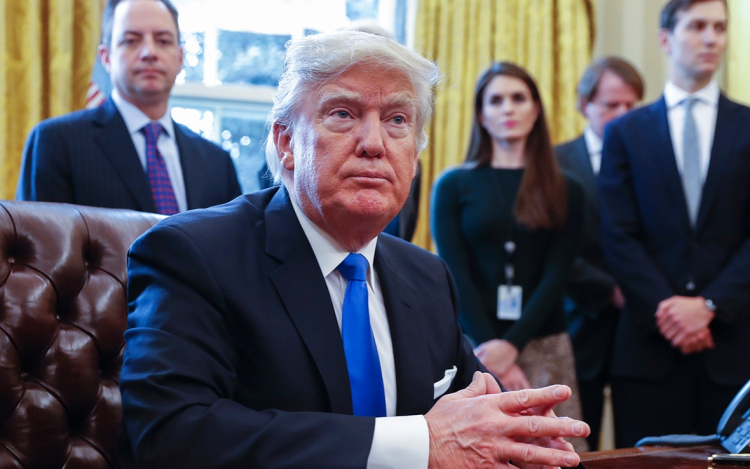 Újabb könyv a Trump-családról: az elnök felesége és idősebb lánya egymással rivalizál