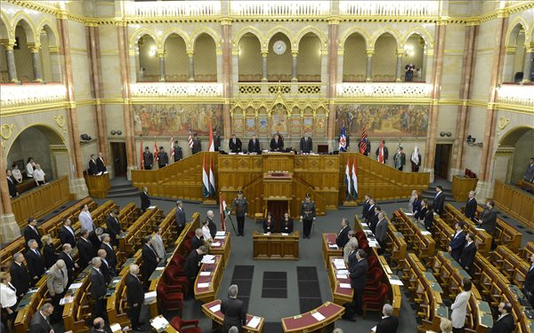 A Liget miatt tart rendkívüli ülést az Országgyűlés