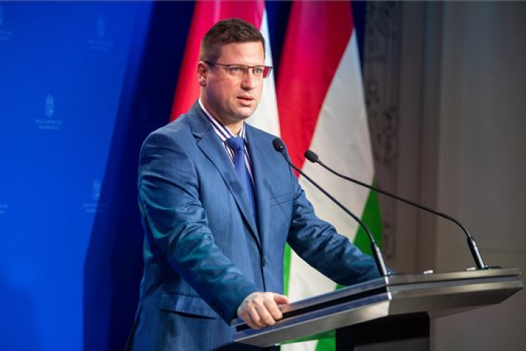 Gulyás Gergely: a szankciók miatt kell kivezetni a benzinárstopot