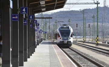 Változik a vonatok és a Volán-járatok közlekedési rendje