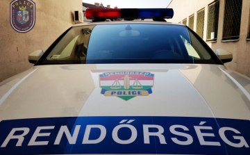 Szexuális tartalmú képeivel zsarolta a kamaszlányt