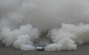 Könnygázgránáttól sérültek meg gyermekek egy rendőrségi bemutatón