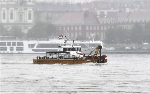 Dunai hajóbaleset – 21 embert még keresnek, büntetőeljárás indult