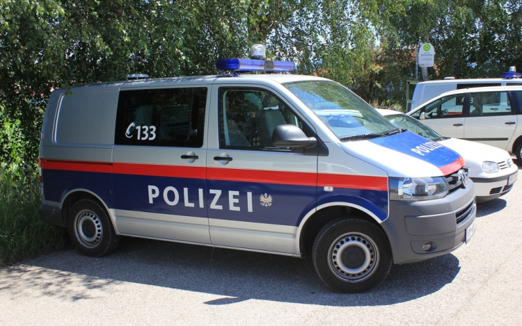 Ausztria húsz rendőrrel támogatja a magyarországi határvédelmet