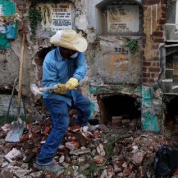 Kegyeletsértő “kilakoltatások” a guatemalai temetőkben (18 )