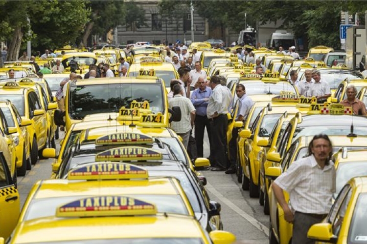Uberezni csak szabályosan – megjelent az új taxisrendelet