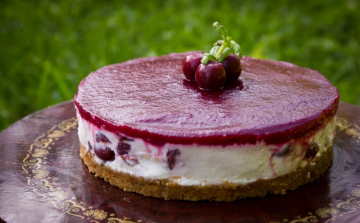 Meggyes krémes sajttorta